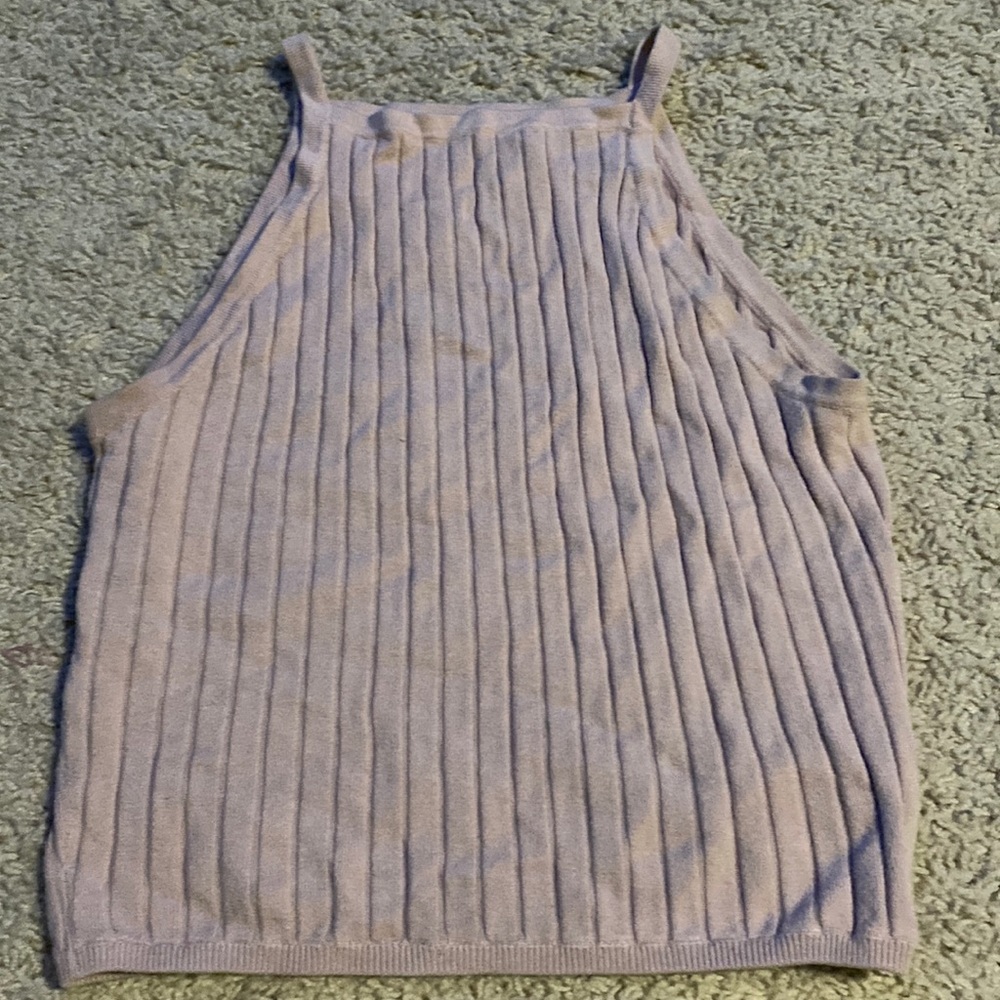 It’s a cute shirt, honestly selling because it has gotten body on me.
